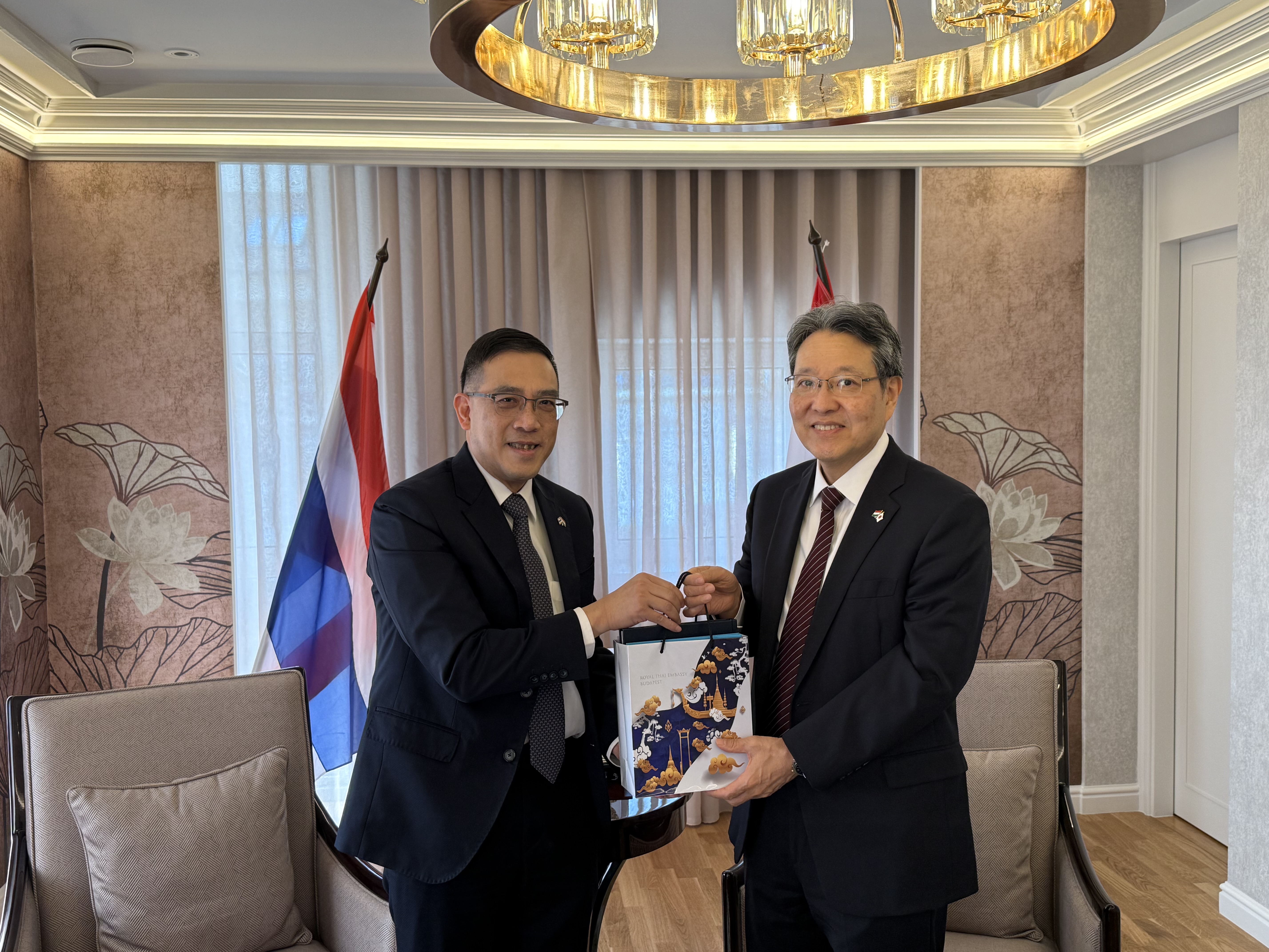 451CBD64-0BBC-4485-9D28-579BC7EB3632_0