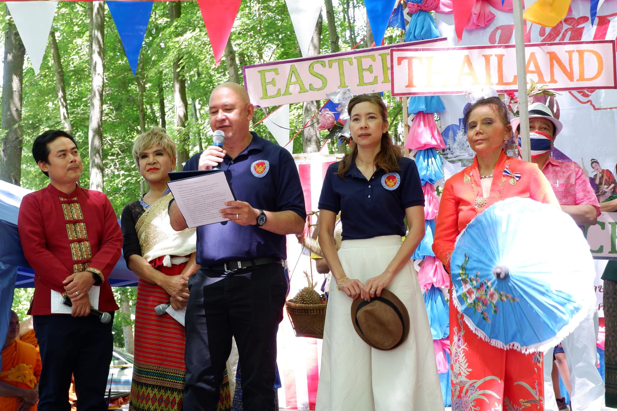 Consul General presides over the opening ceremony of Thai Fair สถาน