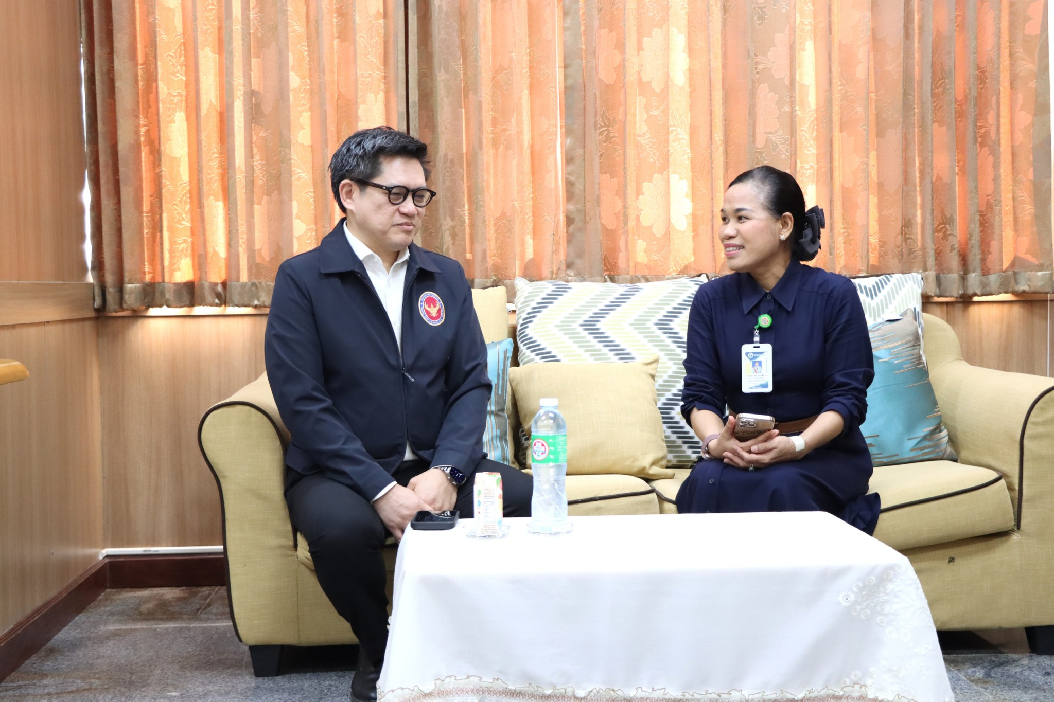 กสญ._เข้าพบหารือกับ_ผอ._รพ._มุกดาหาร_1