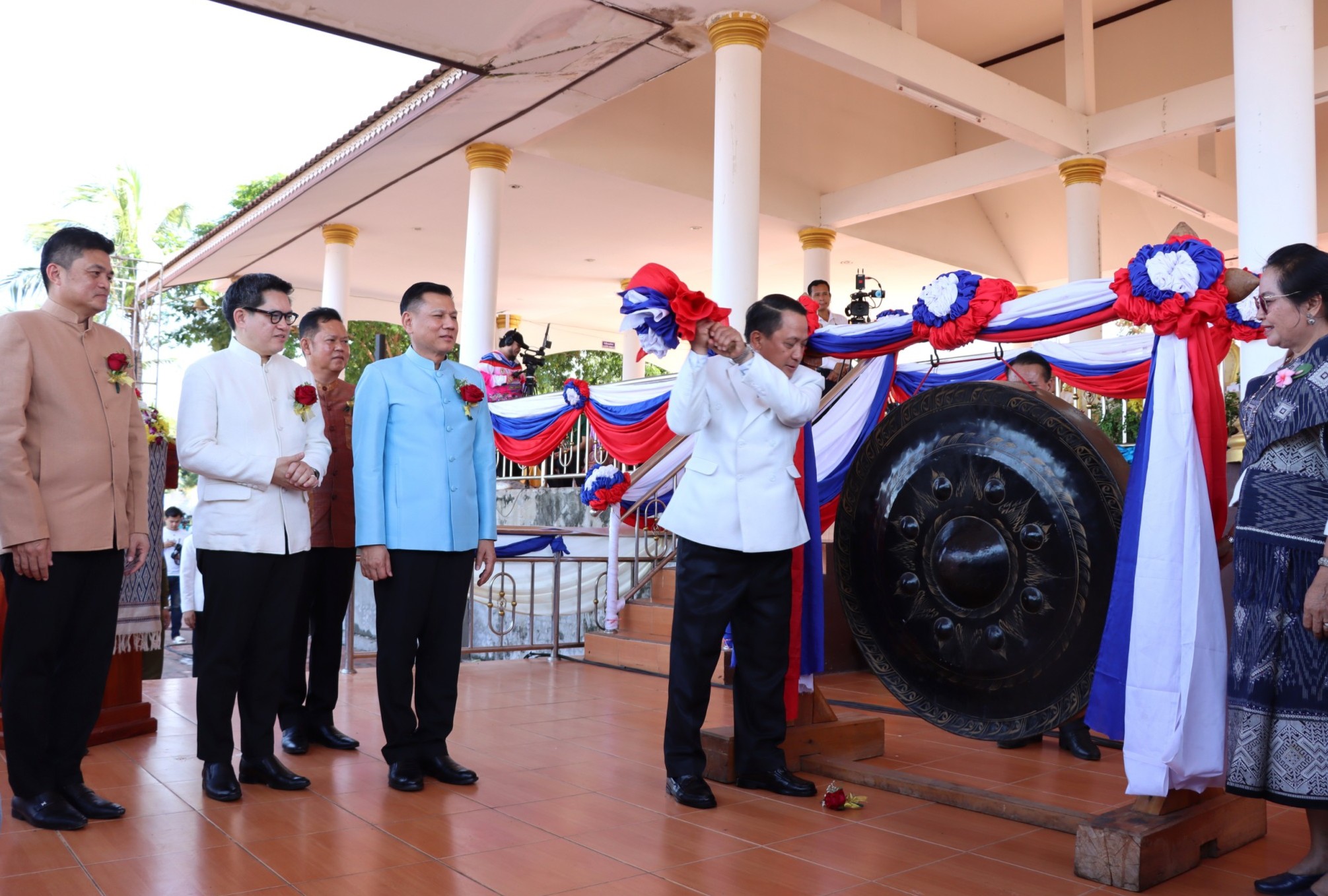 LINE_ALBUM_งานออกพรรษาแข่งเรือมุก-สะหวัน_68_251009_2_(2)