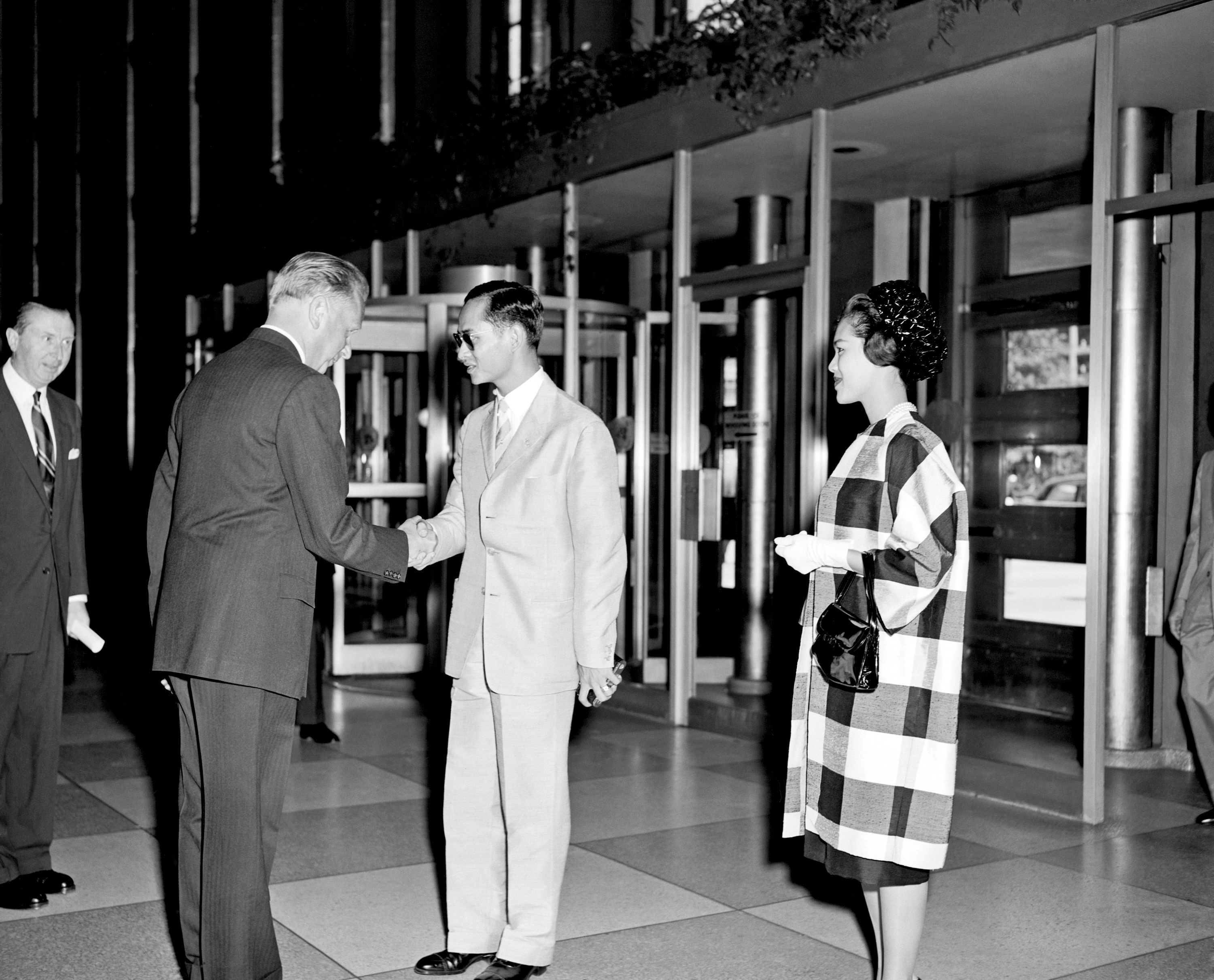 132229_greeted_by_U.N._Secretary-General_Dag_Hammarskjöld__upon_arrival_at_UNHQ.6July1960