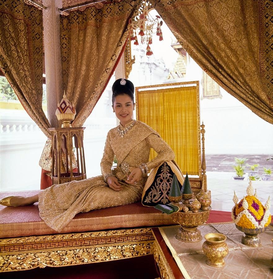 Thai Thailand traditional dress local costume... - Stock Illustration  [109617701] - PIXTA