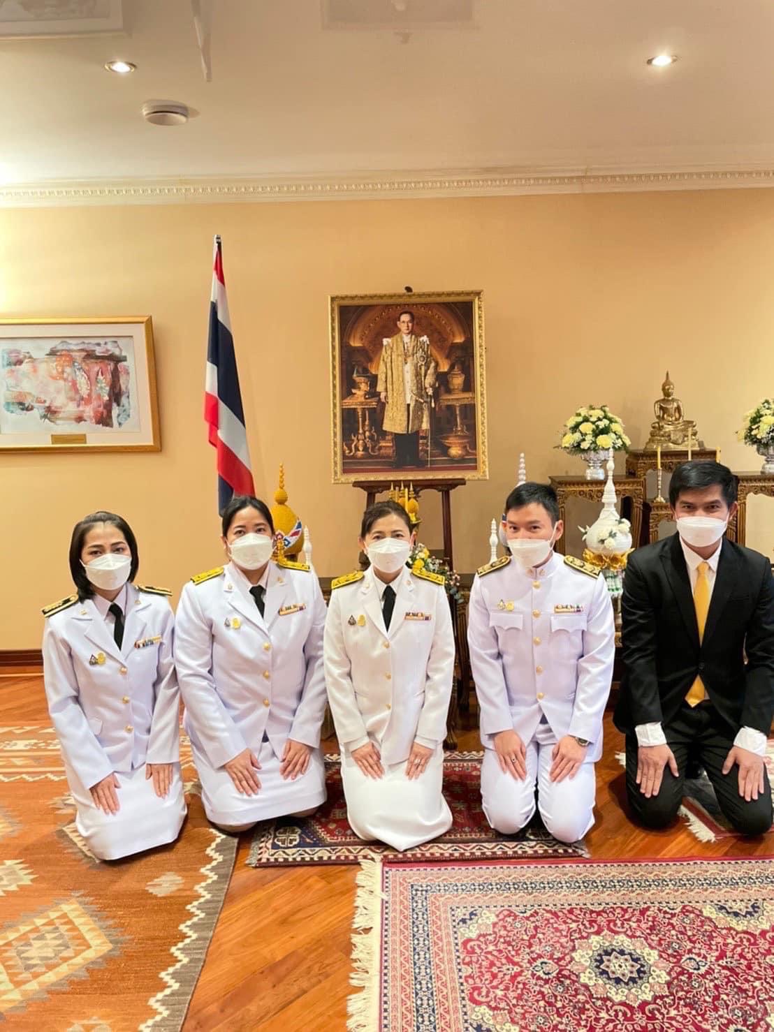 Suomen thaimaalaiset osoittivat kunnioituksensa kuningas Bhumibol Adulyadej  Suuren syntymäpäivän, Thaimaan kansallispäivän, sekä Thaimaan isänpäivän  johdosta 5. joulukuuta 2021. - สถานเอกอัครราชทูต ณ เฮลซิงกิ