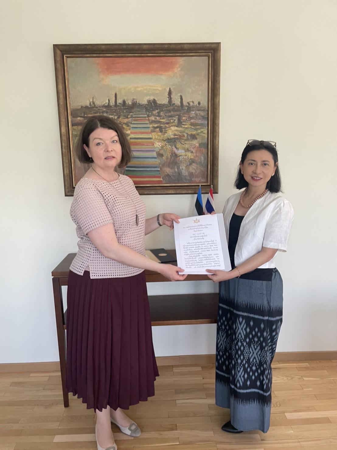 ambassador-of-thailand-presented-a-copy-of-the-credentials-to-director