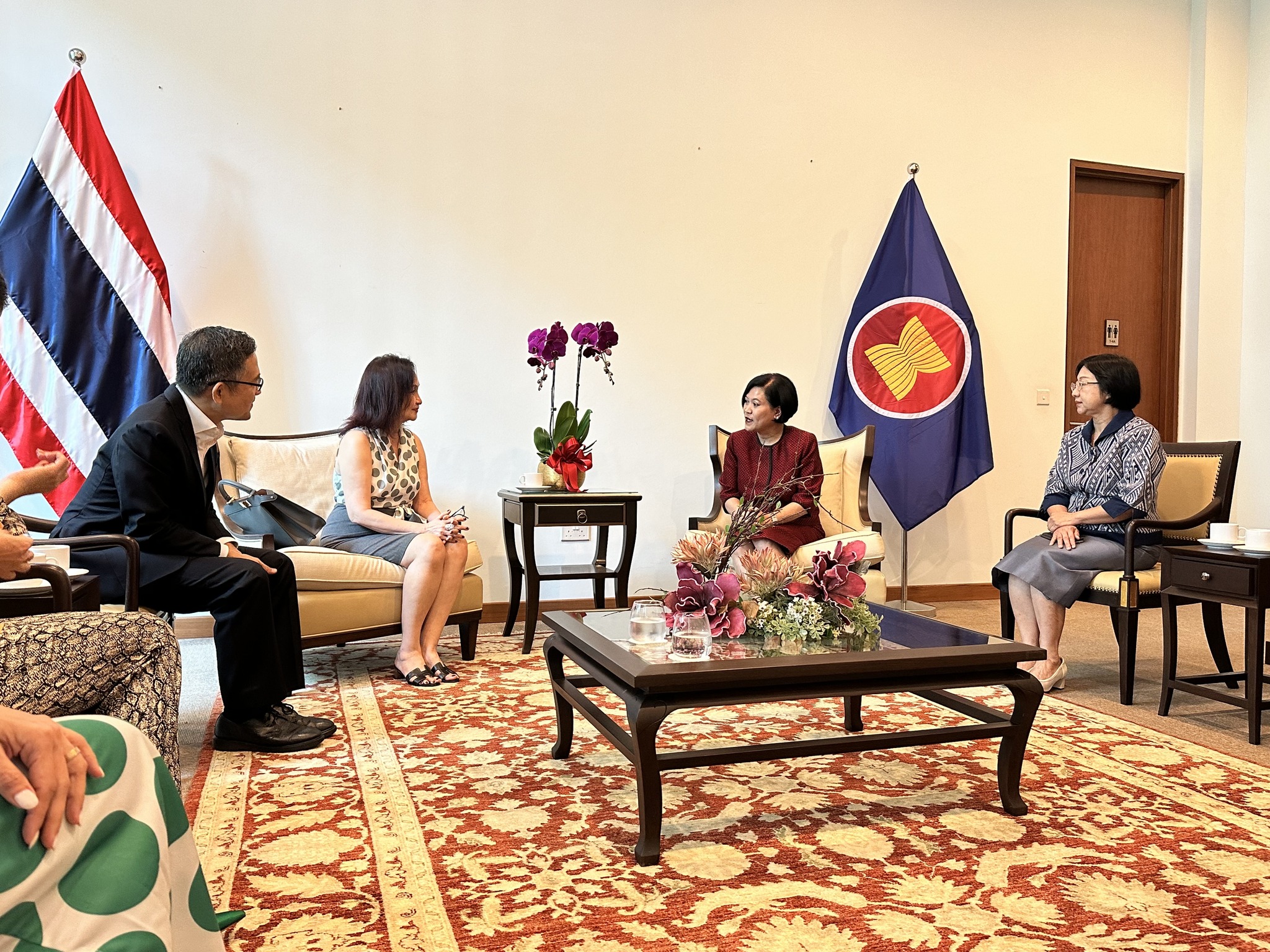 President of the Thai Association Singapore, along with Committee