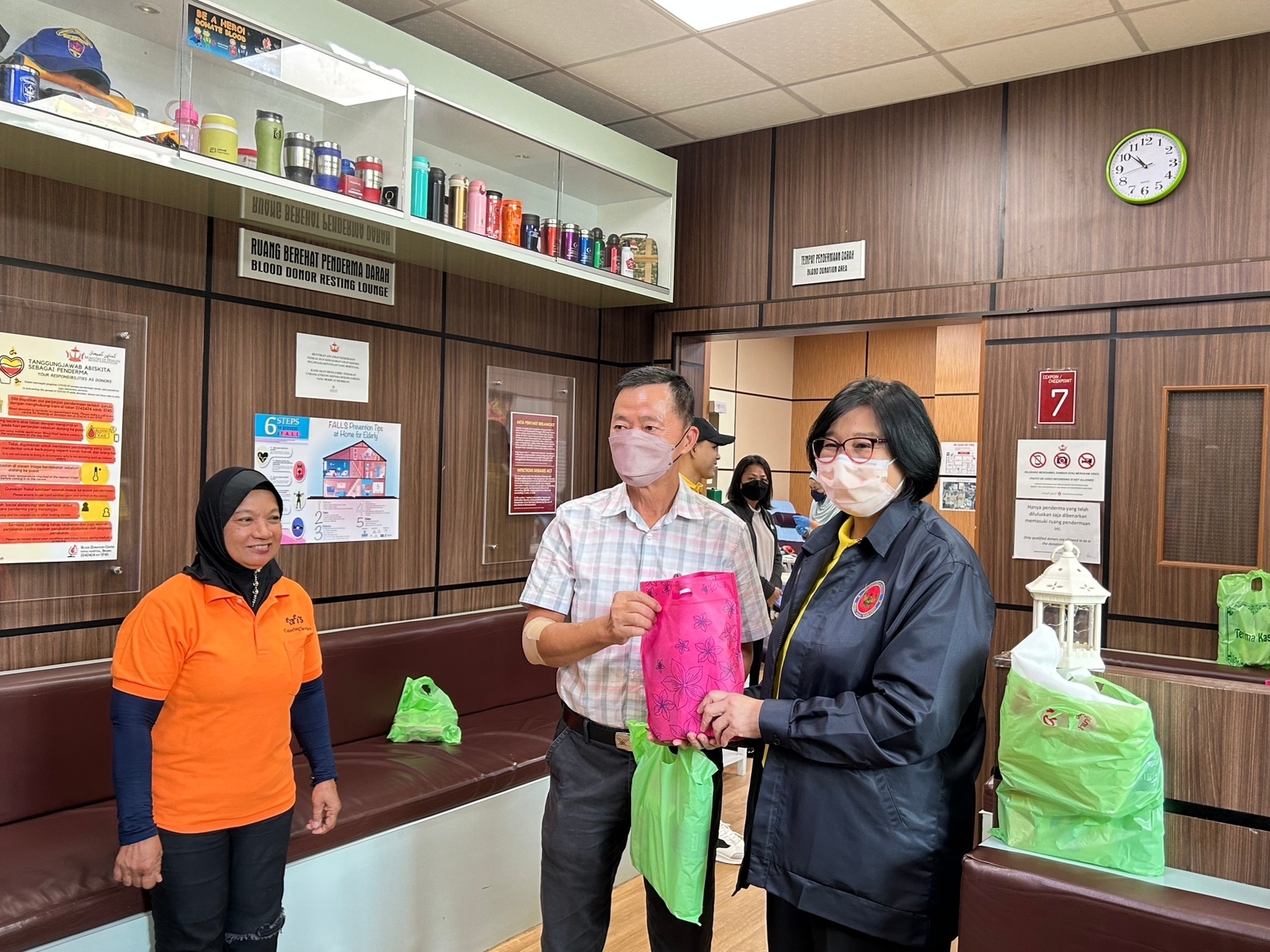The Royal Thai Embassy organized a Blood Drive for the Donation Center ...