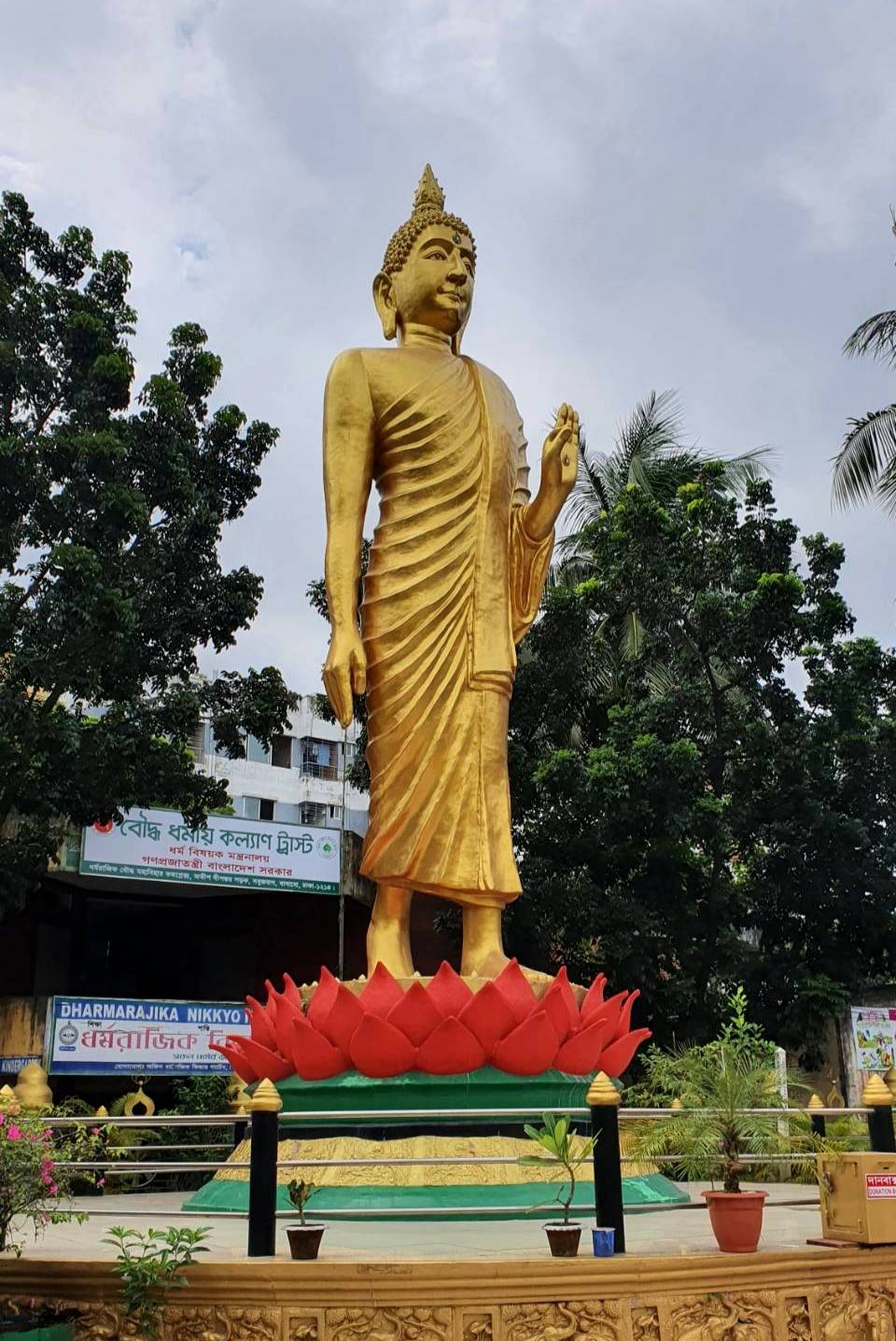 Buddha_at_Dharmarajika