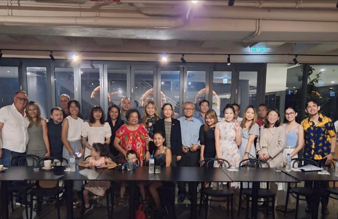 PNG_Meeting_Thais1_n