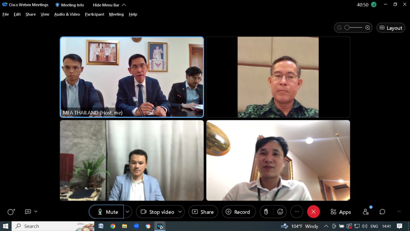 Ambassador of the Kingdom of Thailand to the State of Qatar discussed  potential partnership opportunities with Director and President of Islamic  Bank of Thailand - Royal Thai Embassy, Doha