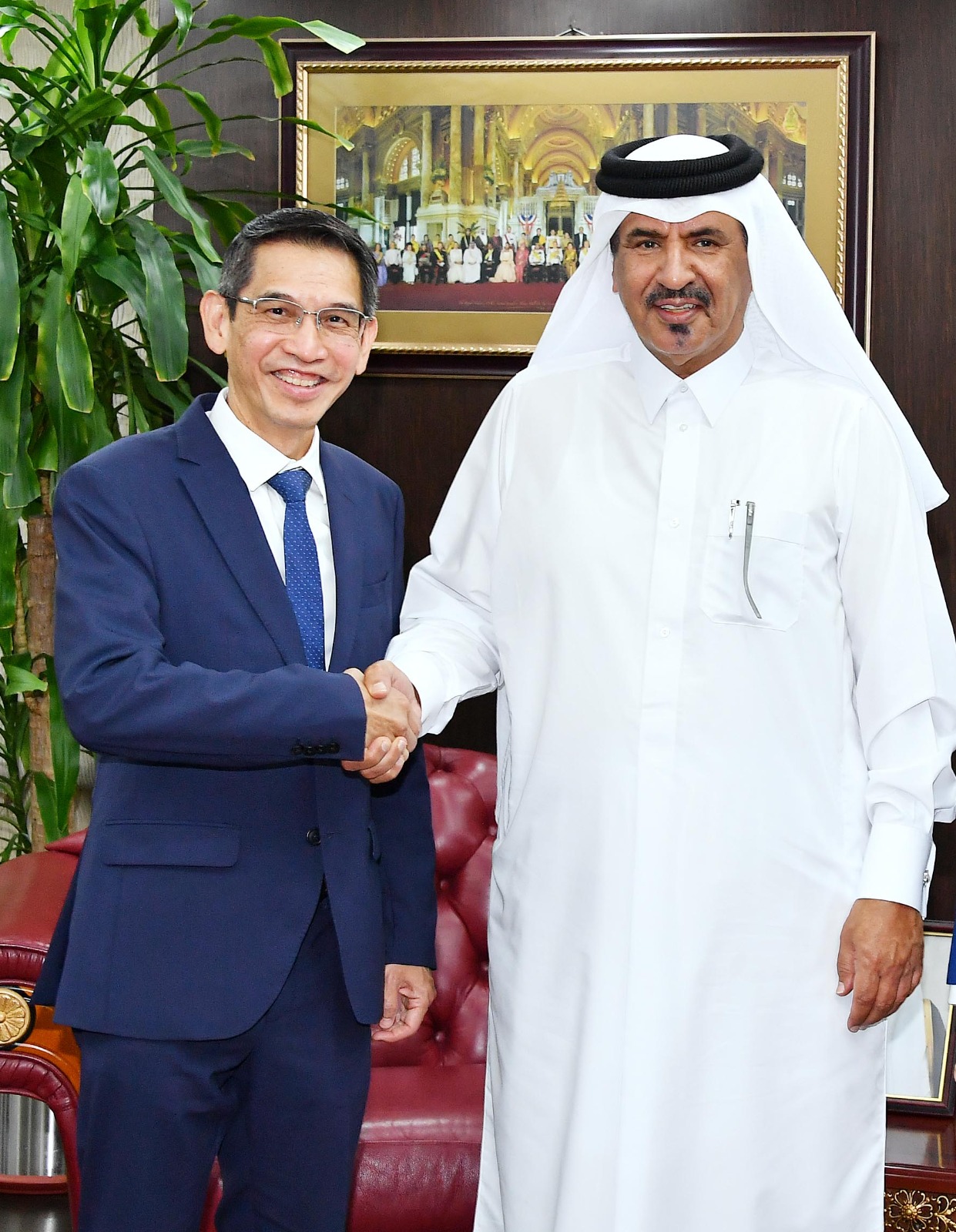 Ambassador Of The Kingdom Of Thailand To The State Of Qatar Paid A Courtesy Call On The Vice 7413