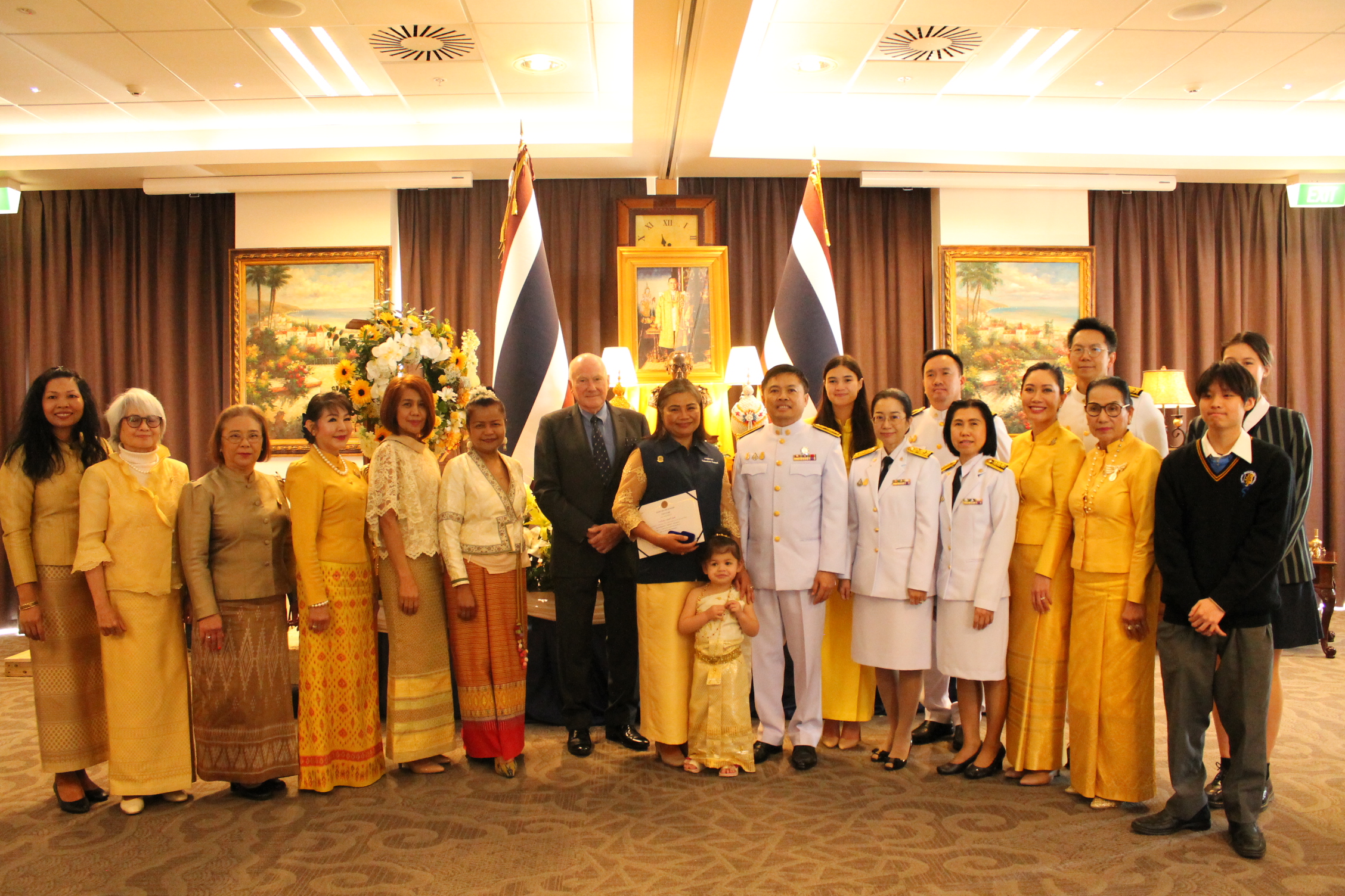 สถานเอกอัครราชทูต ณ กรุงเวลลิงตัน จัดพิธีมอบเข็มกลัดเชิดชูเกียรติ ใบ