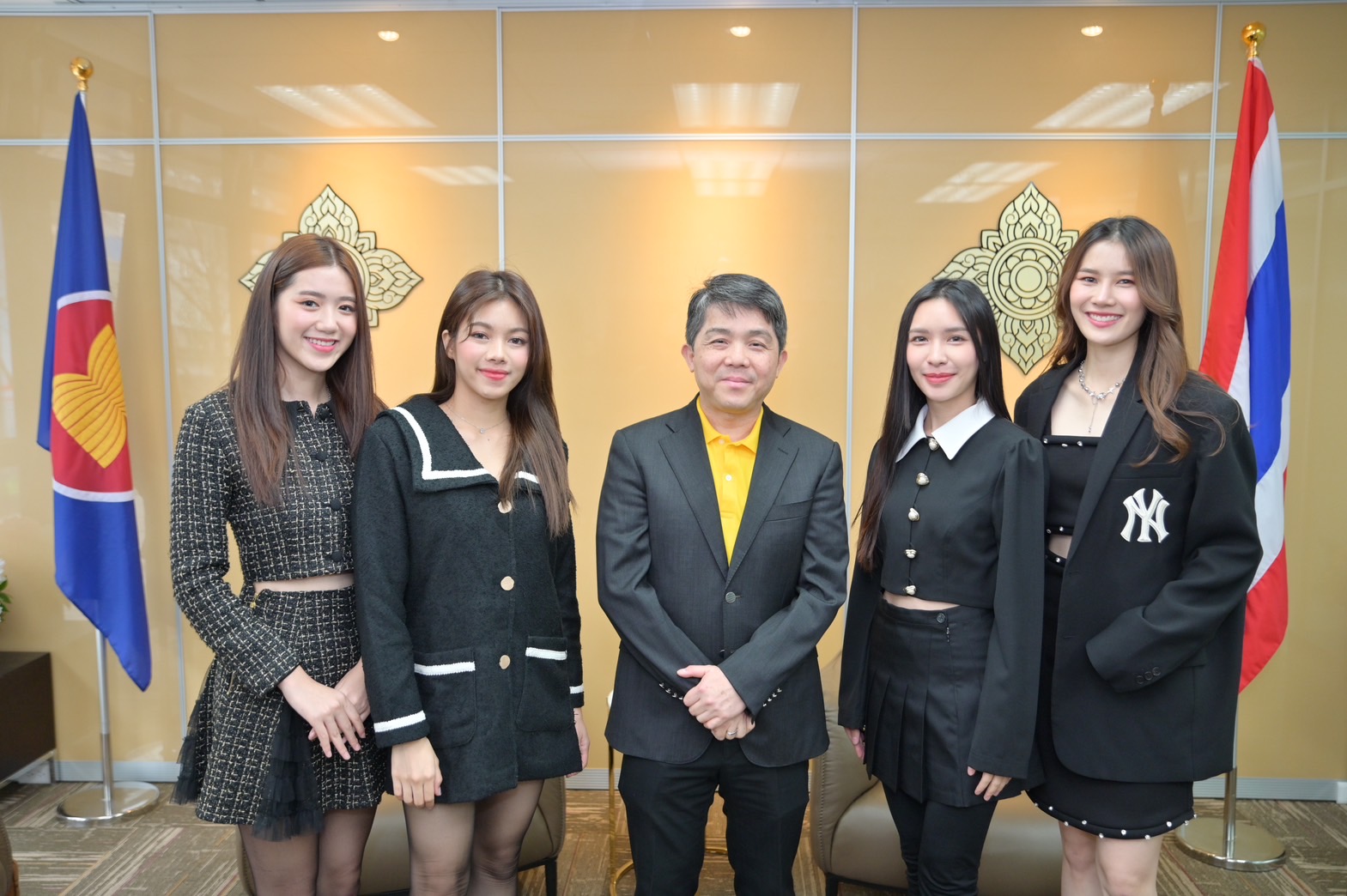 นักแสดงไทยเข้าพบผู้อำนวยการใหญ่