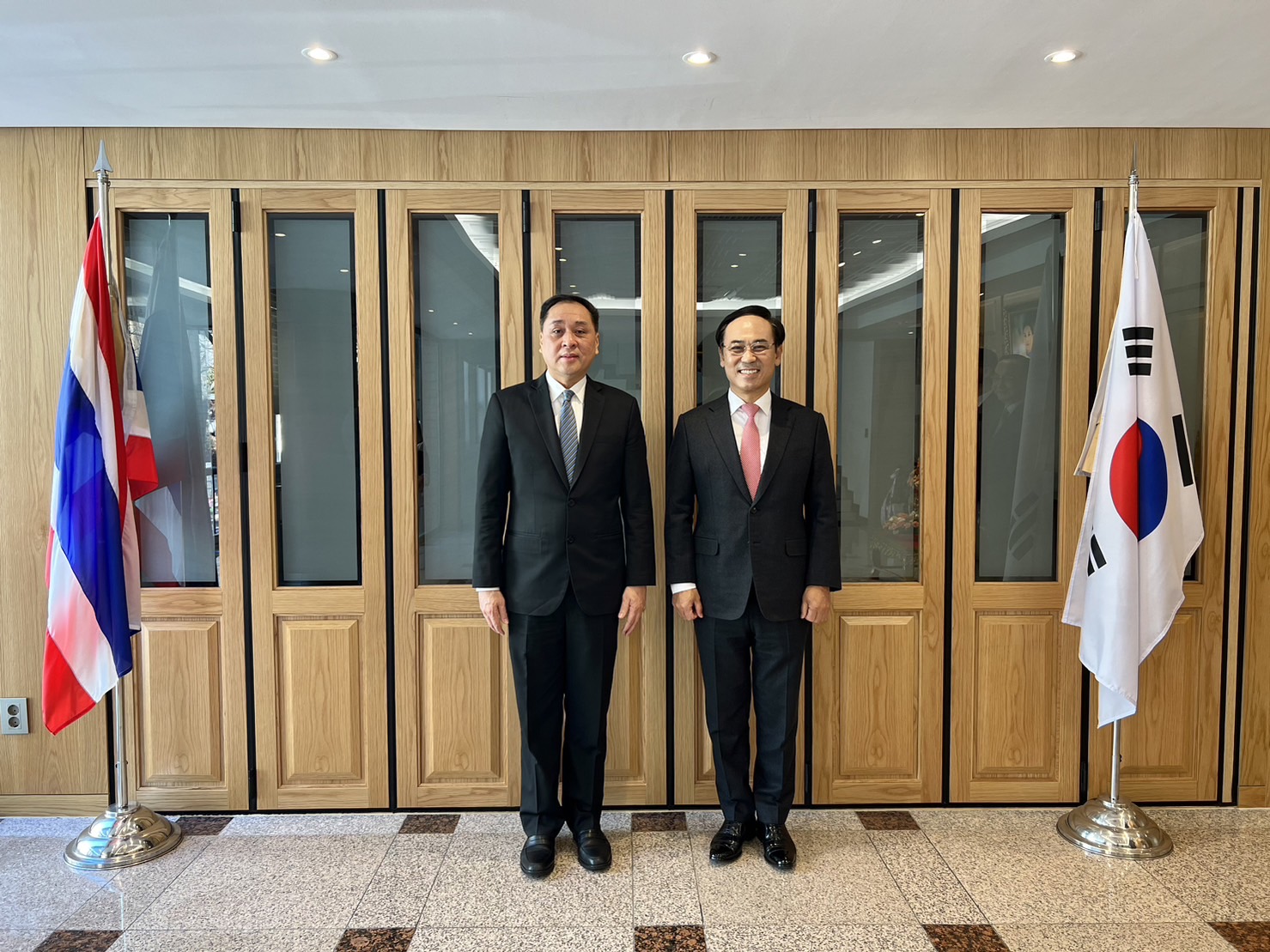 Thai Ambassador To The ROK Held Discussions With President And CEO Of ...