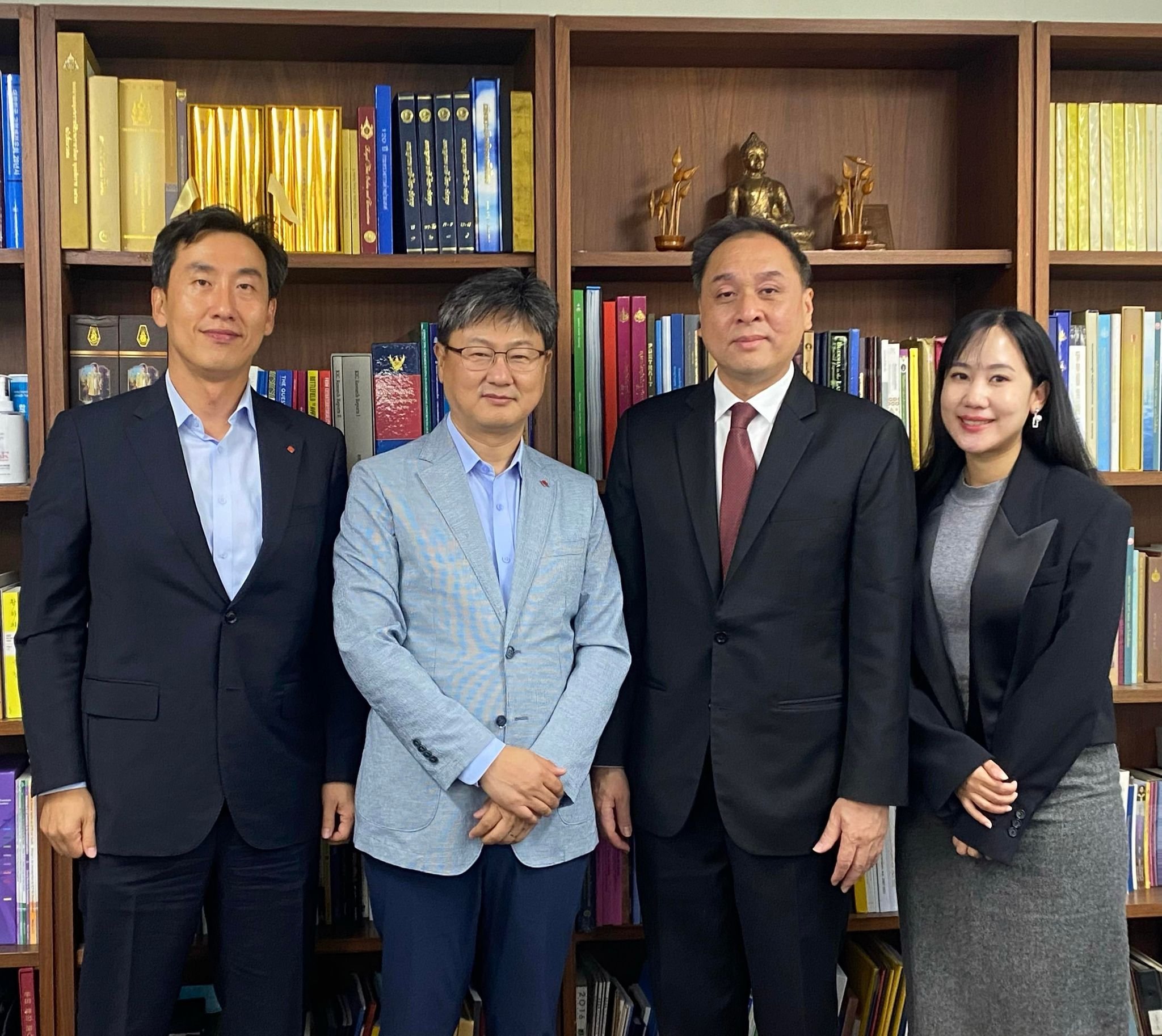 Meeting between Ambassador and Executive Director of Lotte Engineering 