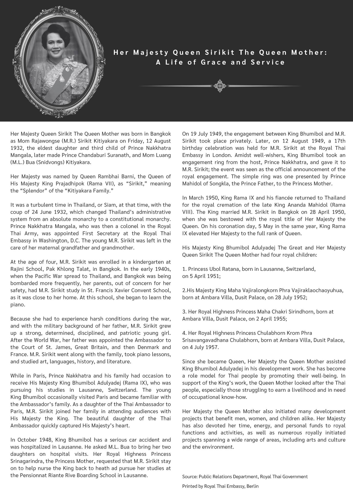 koenigin-sirikit-biography-en