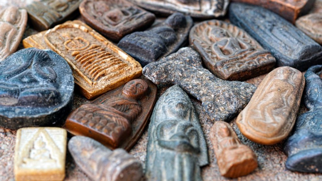 Thai-buddhist-amulets-1024x576