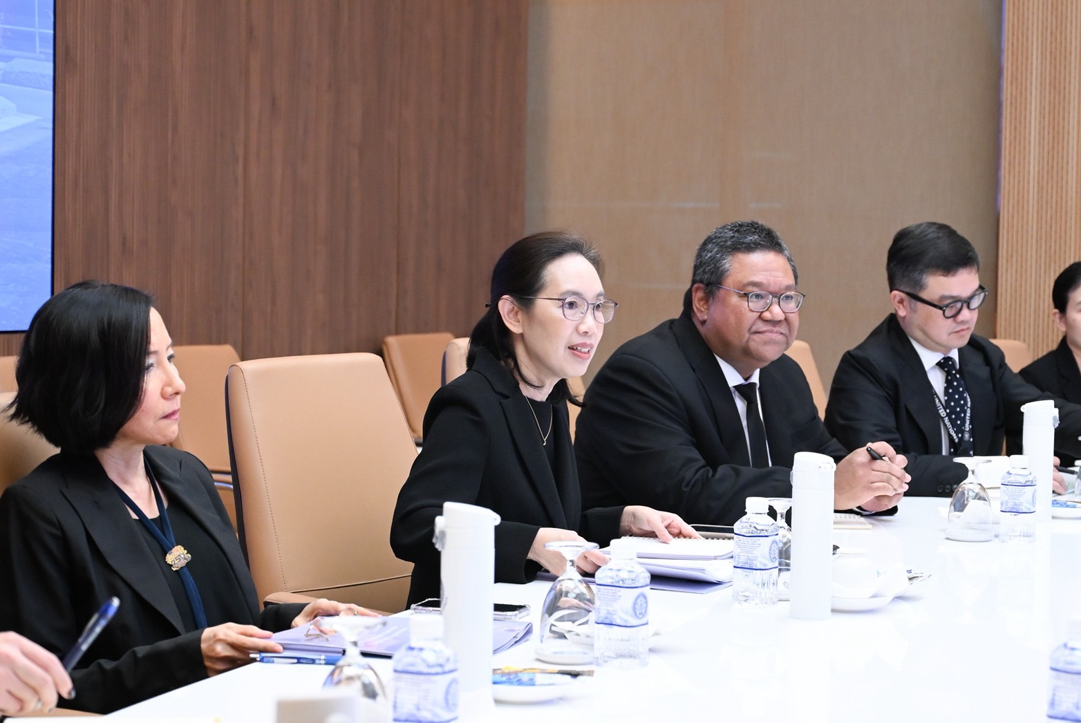Thai Minister Meets U.S. Envoy on Strategic Partnership