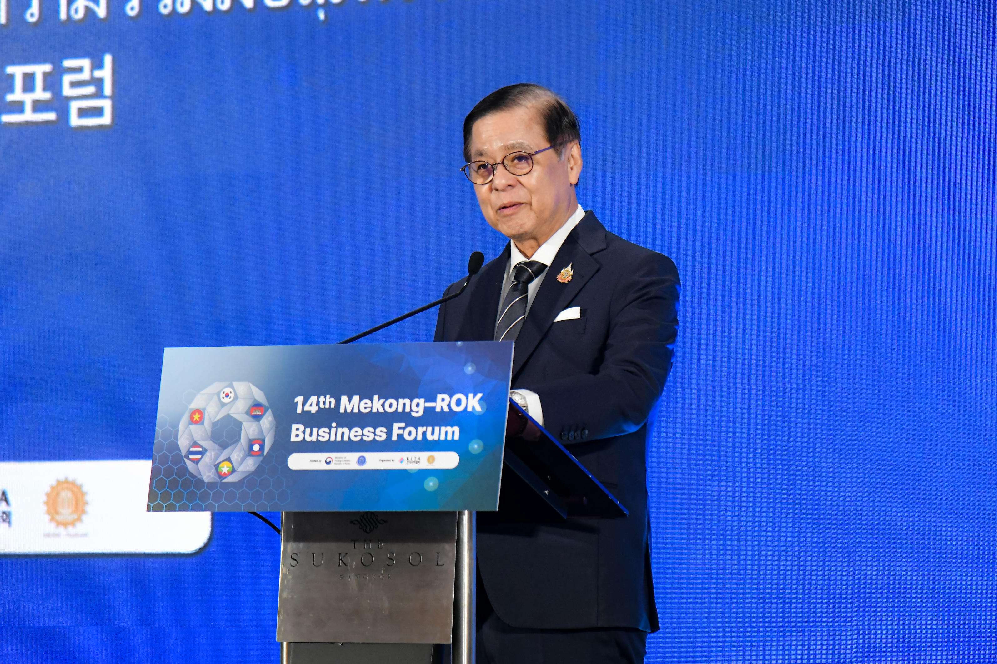 Deputy Prime Minister Meets Envoy to Discuss AI-Driven Cooperation