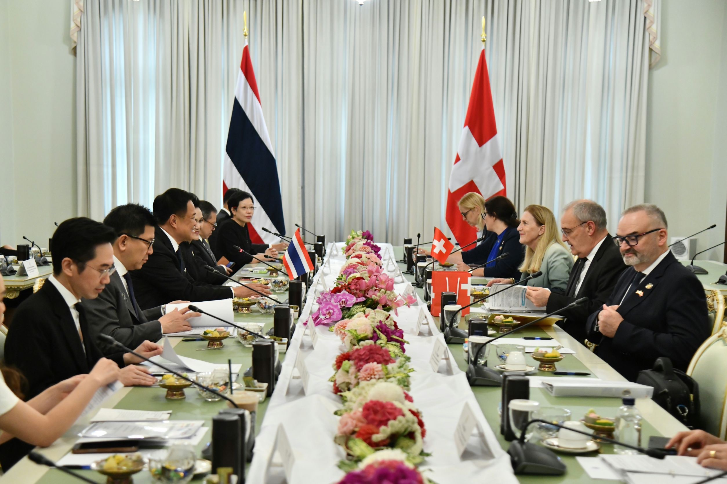 Thai PM Welcomes Swiss President on Investment Push