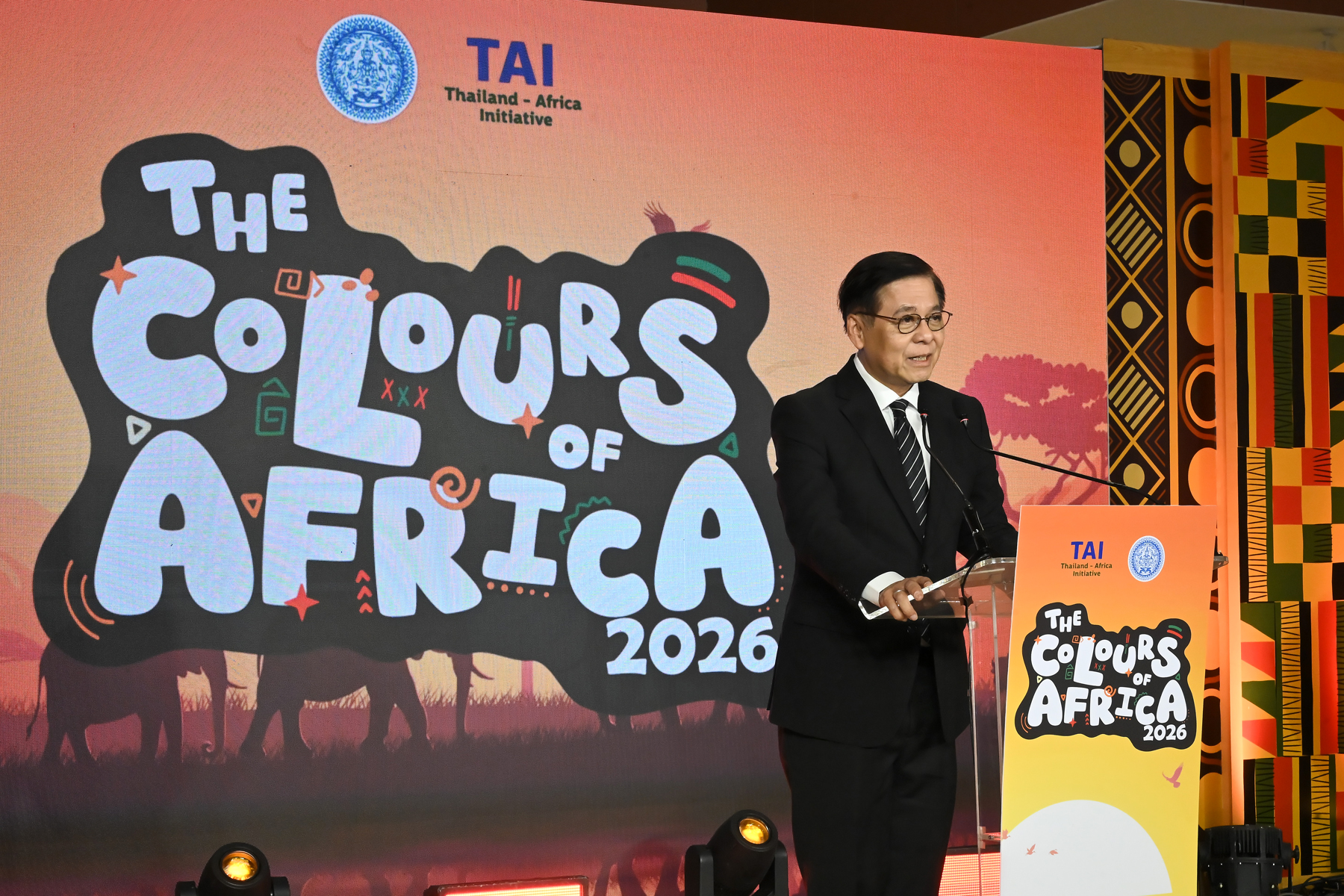 Minister Phuangketkeow Opens “THE COLOURS OF AFRICA” Event