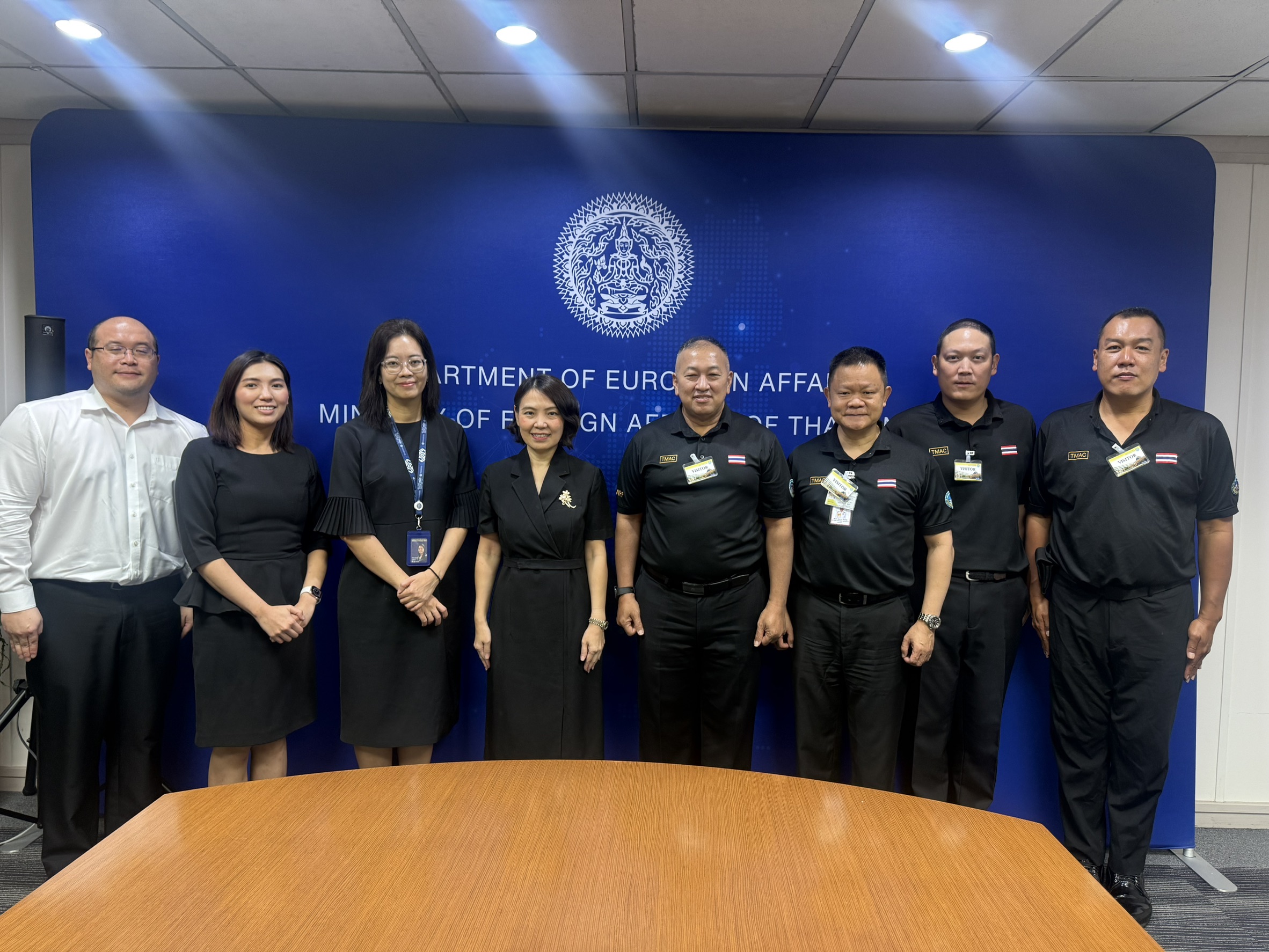 Acting Director-General of the Department of European Affairs meets with the Director-General of the Thailand Mine Action Center on Thailand - EU cooperation in humanitarian demining - กระทรวงการต่างประเทศ