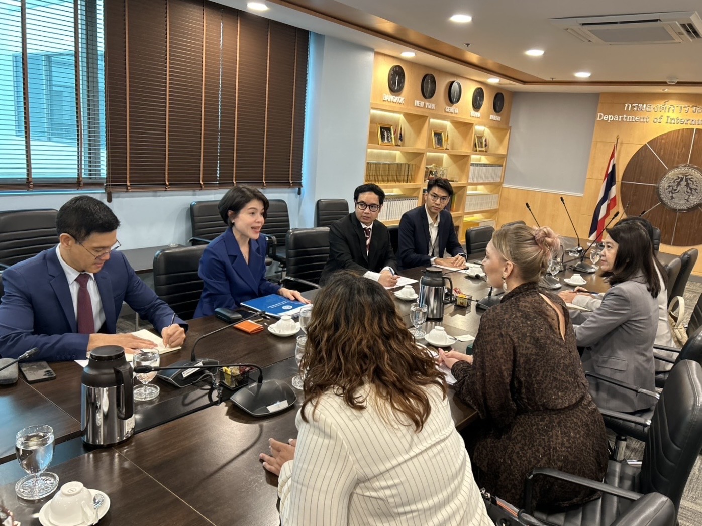 Deputy Director-General of the Department of International Organizations met with Programme Officer and Project Lead of the United Nations Office of Outer Space Affairs (UNOOSA). - กระทรวงการต่างประเทศ