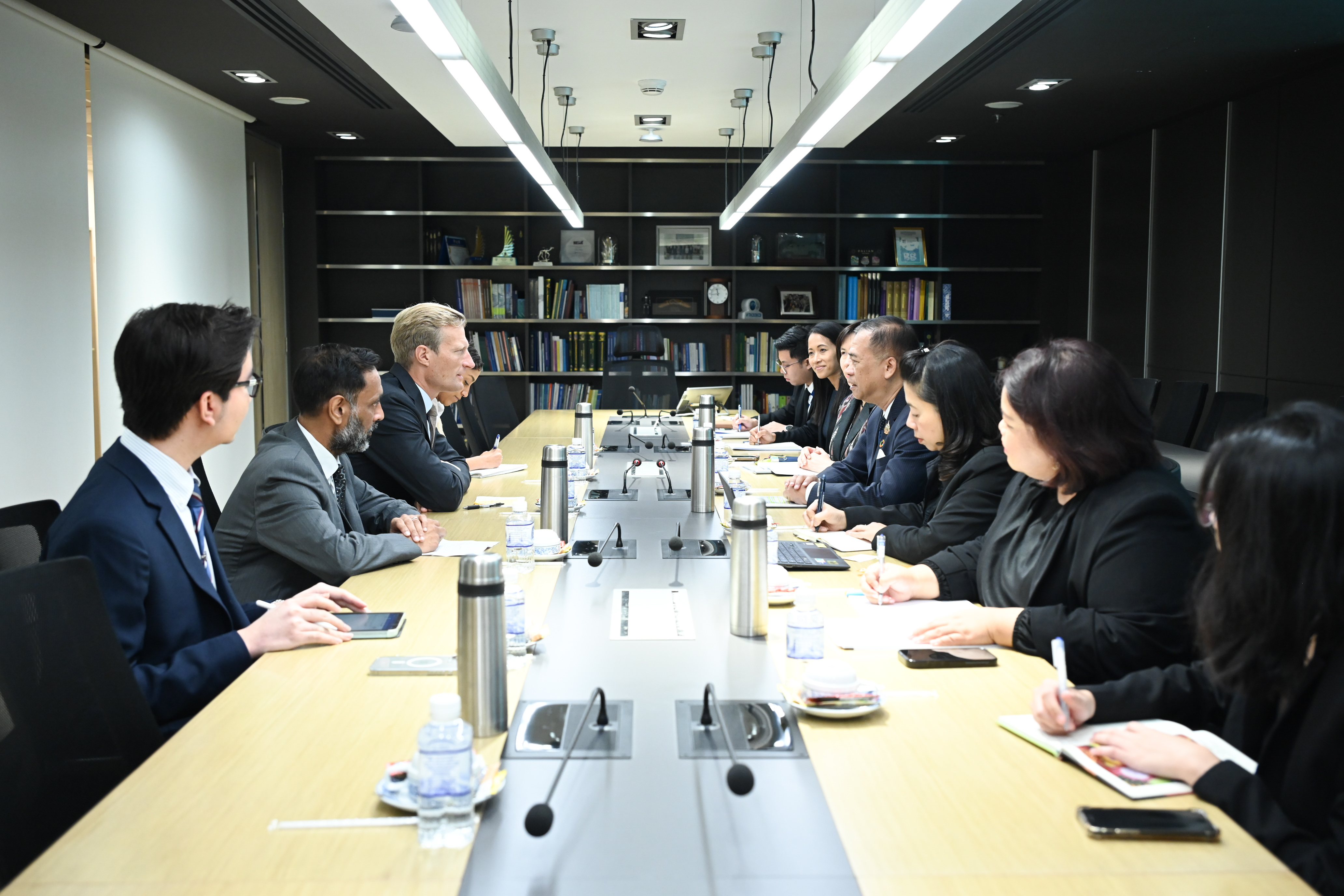 Thai Minister Meets WFP Official on Humanitarian Assistance