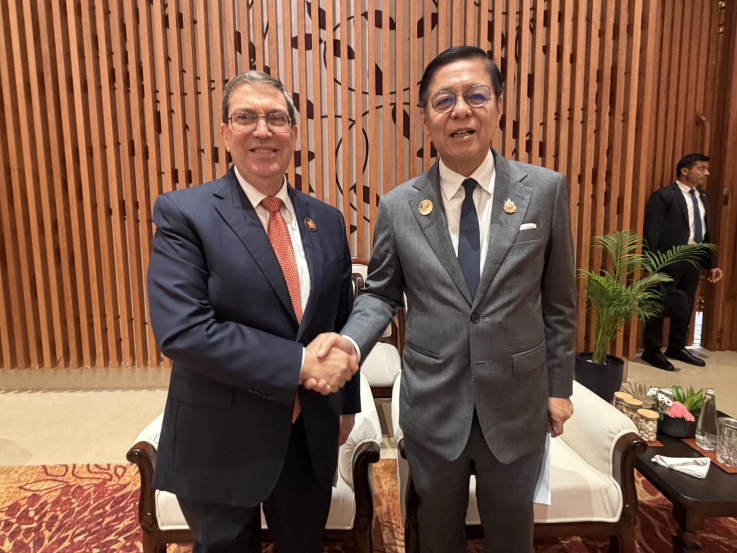Thailand’s Phuangketkeow Meets Cuban Counterpart at BRICS Summit