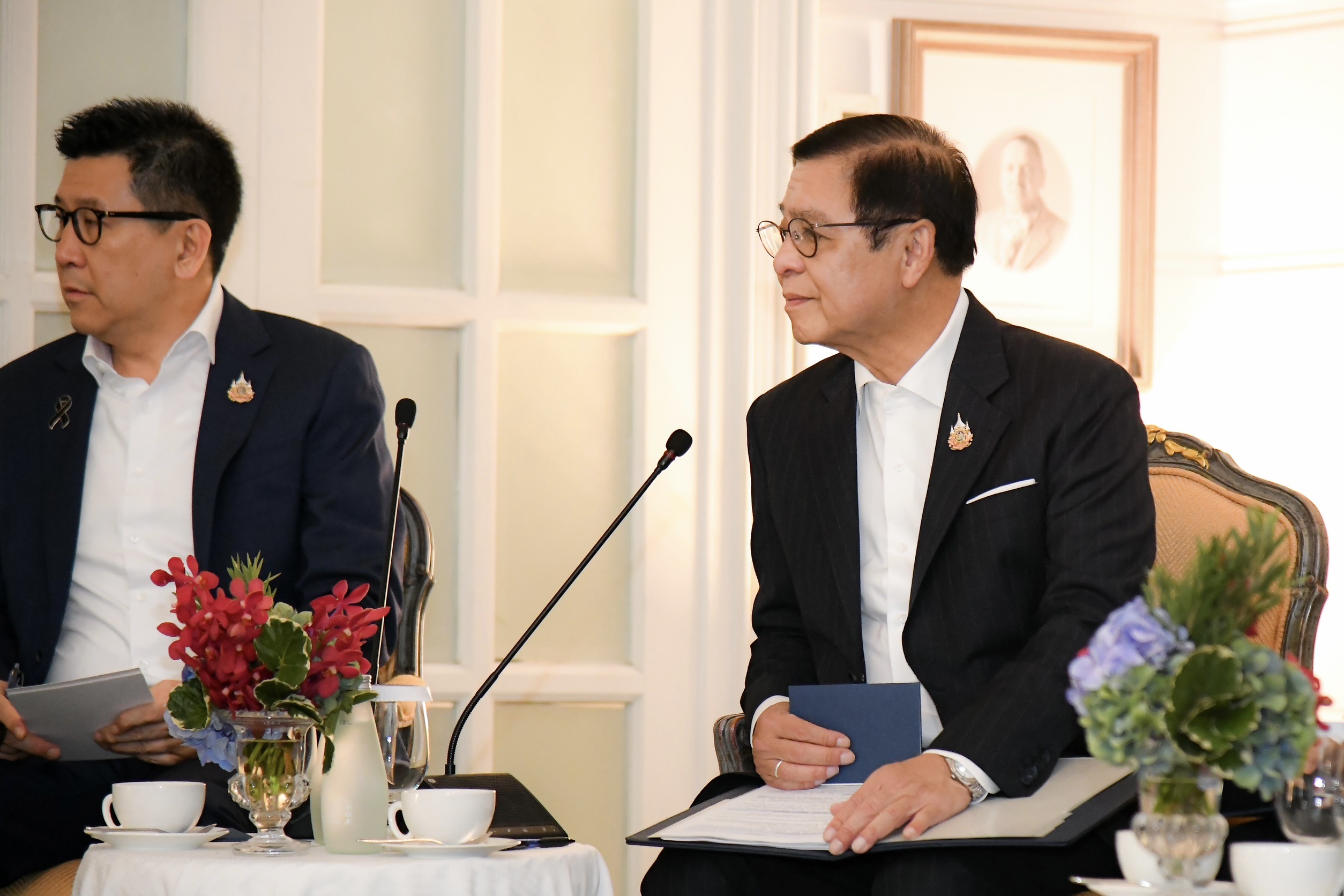 Thai Minister Welcomes Singaporean Prime Minister to Rail Retreat