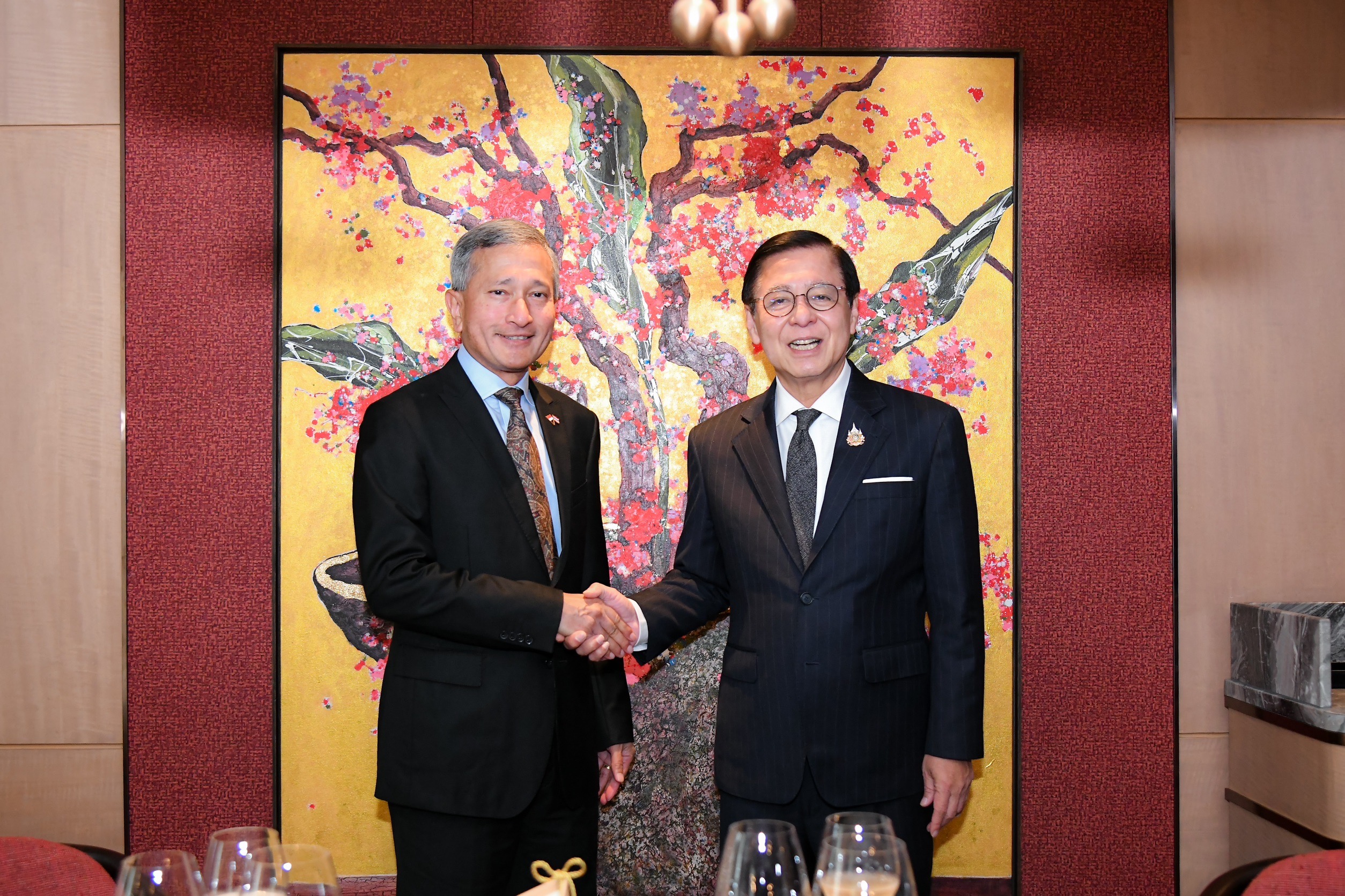 Deputy PM Phuangketkeow Hosts Lunch for Singaporean Envoy