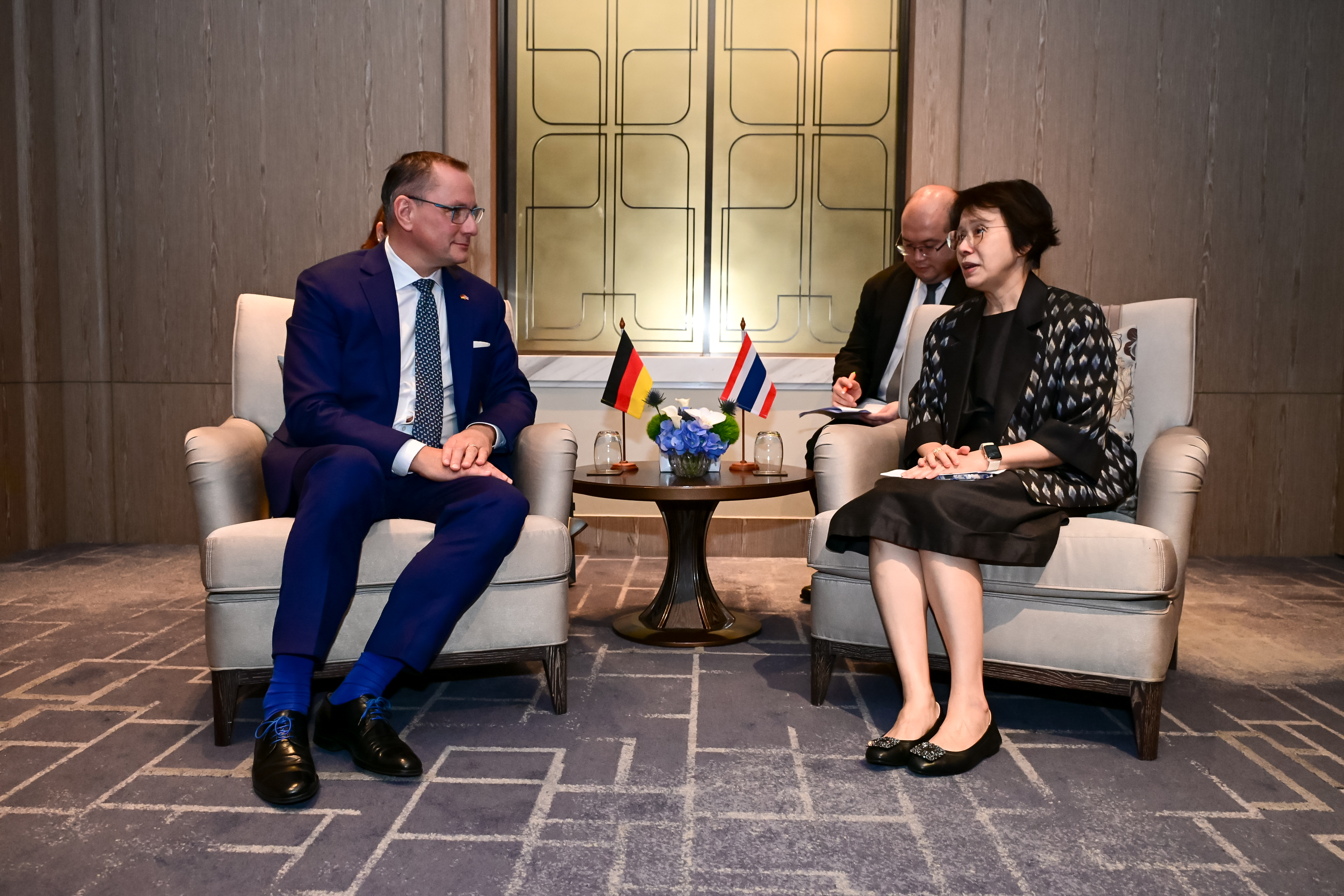 Thailand’s Permanent Secretary Meets with German Bundestag Member