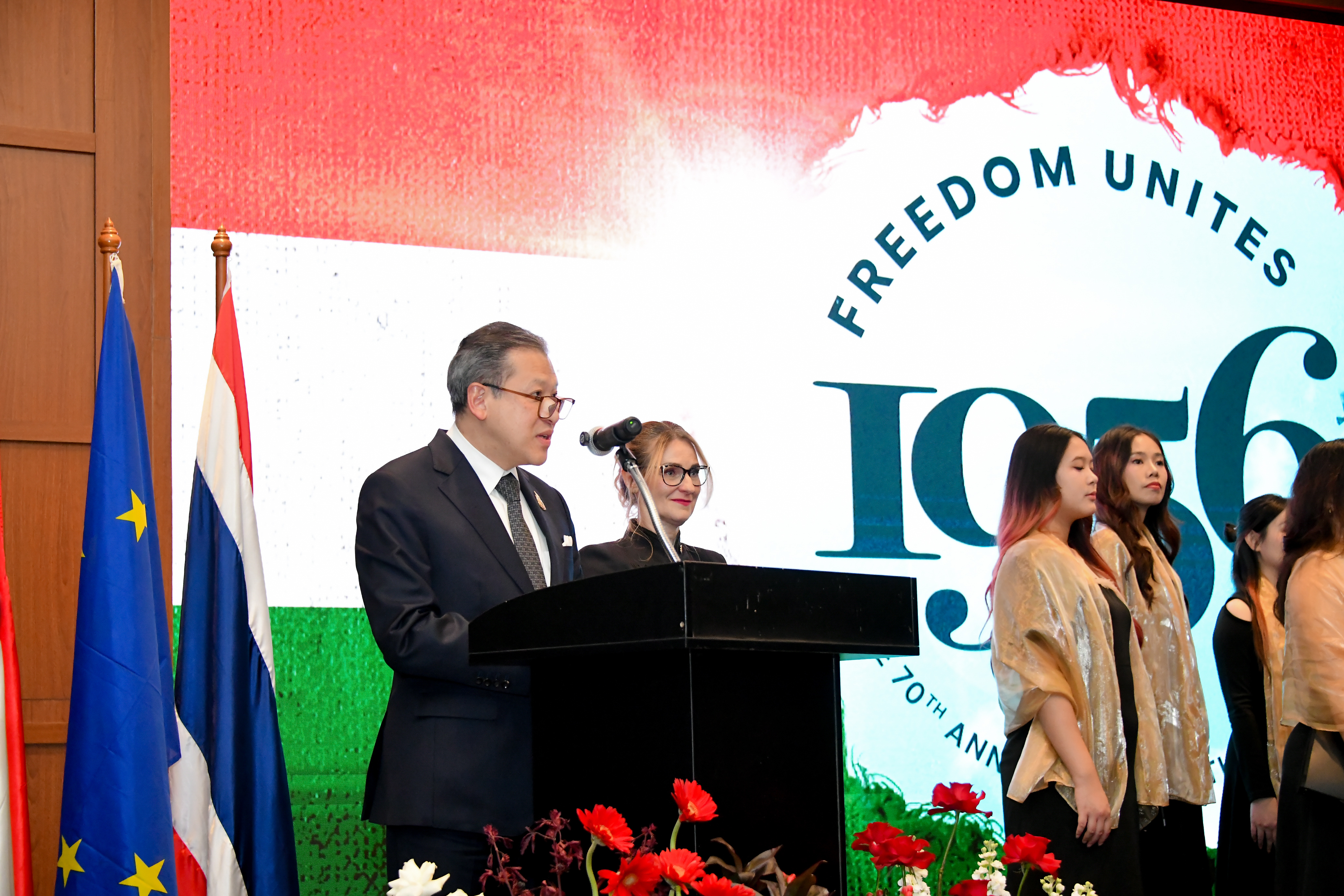 Thai Vice Minister Hosts Hungarian Envoy