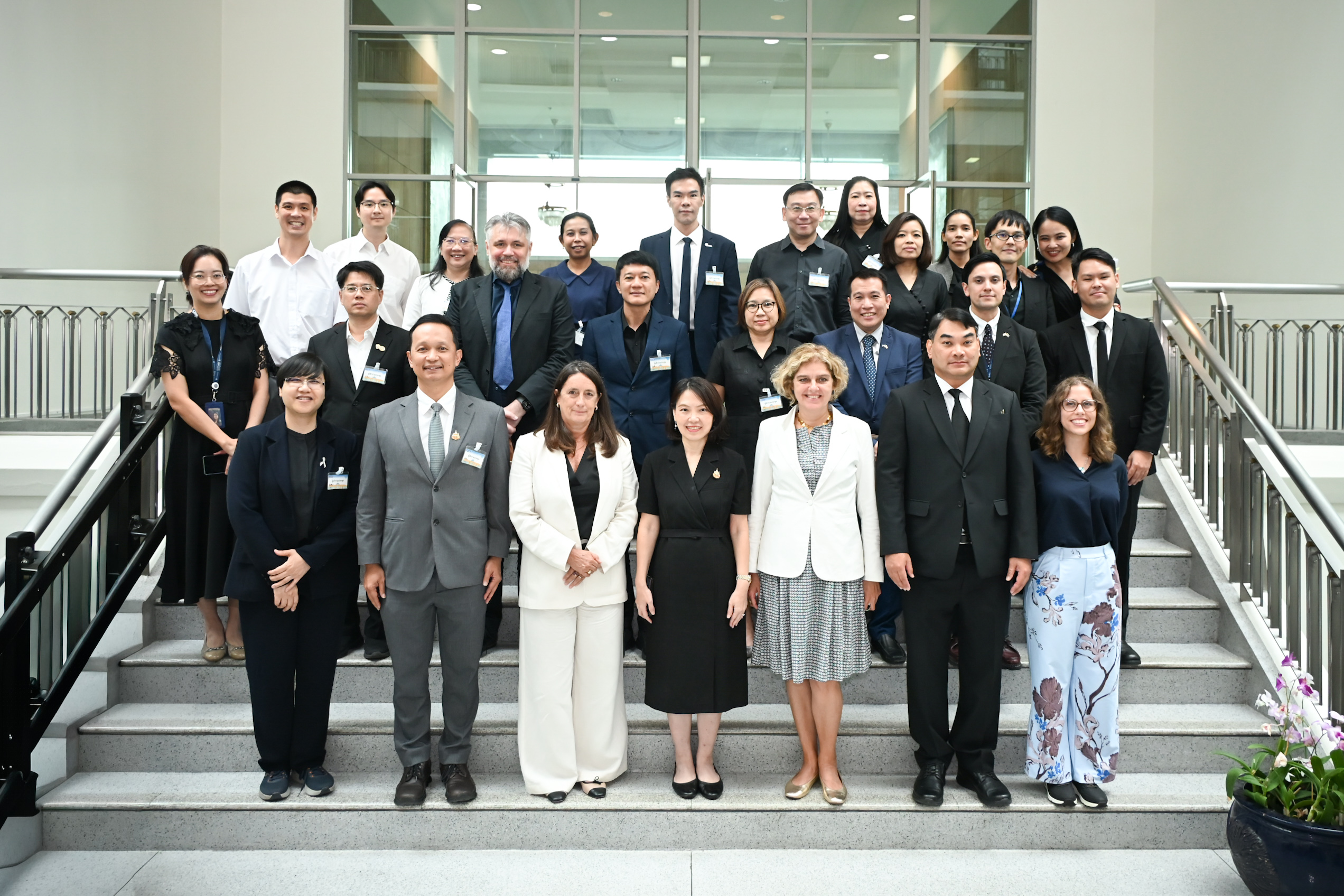 Thai Minister Co-chairs Roundtable on Environmental Regulations