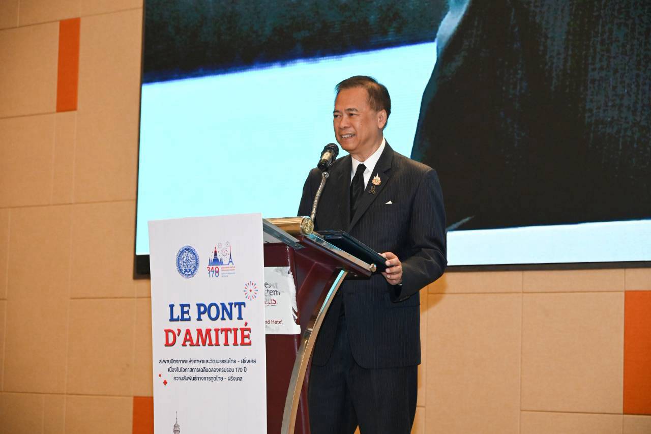 Thai Vice Minister Presents Awards at French-Thai Competition