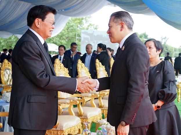 Thai Vice Minister Pays Respects – Strengthening Ties with Laos