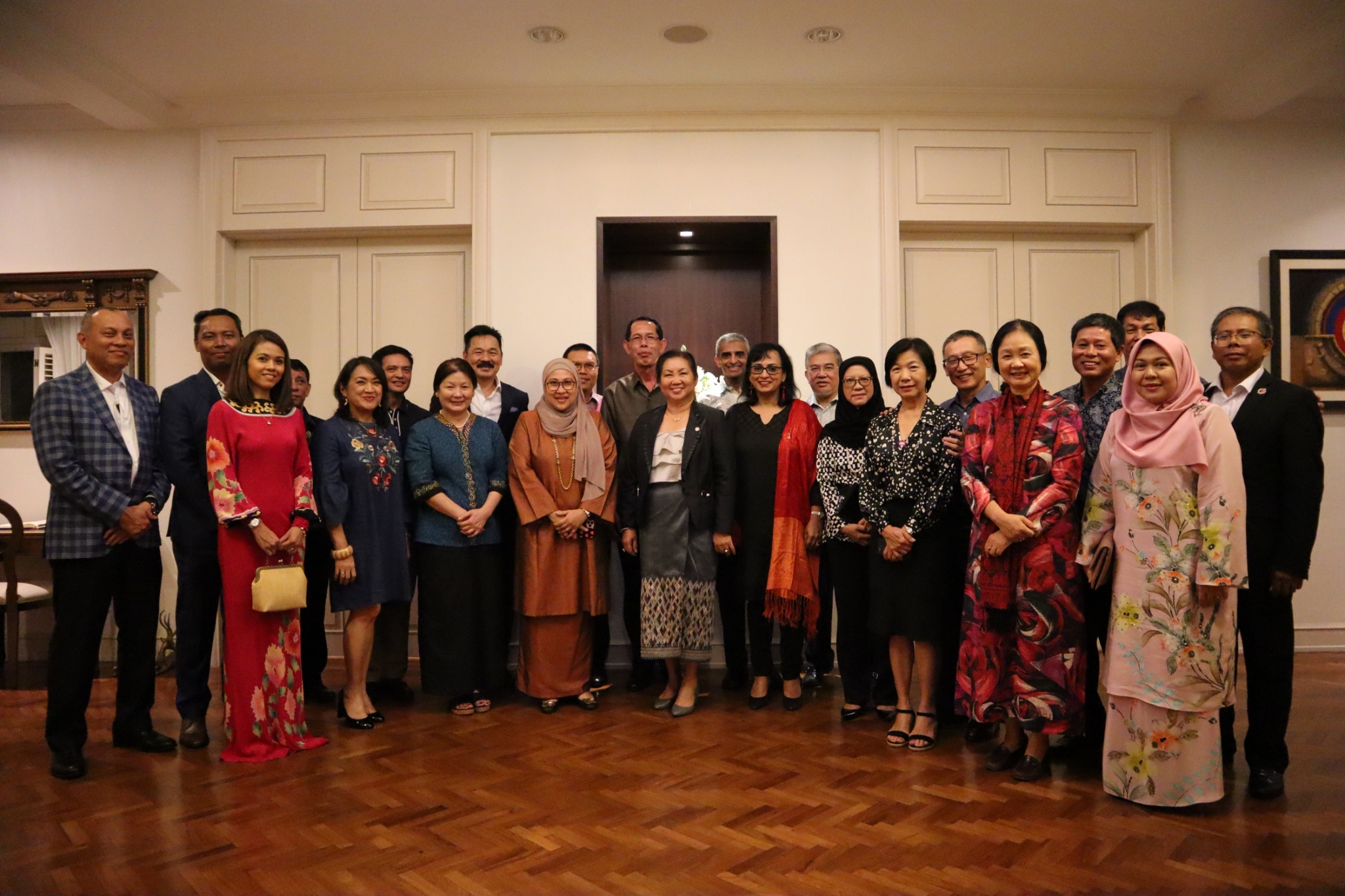 Aksano bilan porno oqituvchi