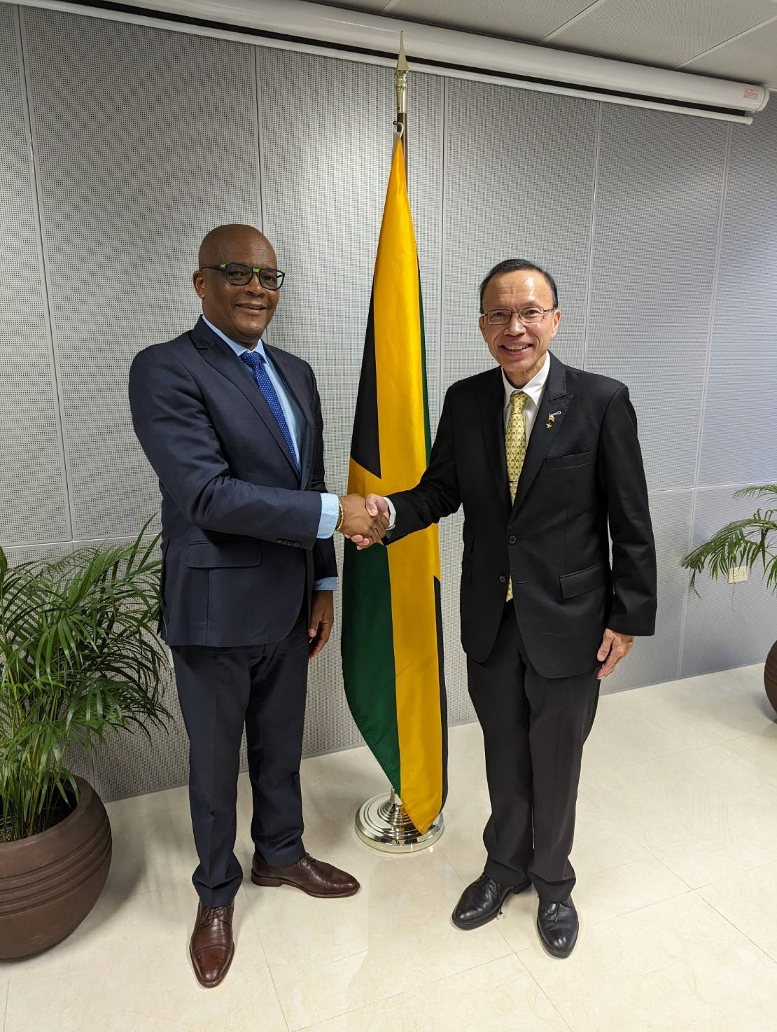 2_Ambassador_s_Courtesy_Call_on_State_Minister_in_the_Ministry_of_Foreign_Affairs_and_Foreign_Trade_of_Jamaica