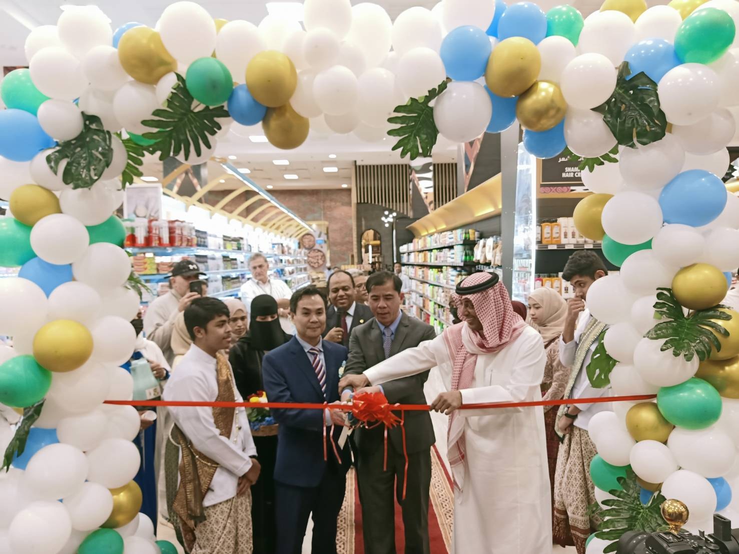 Acting Consul-General joins the opening ceremony of Thai Food Festival