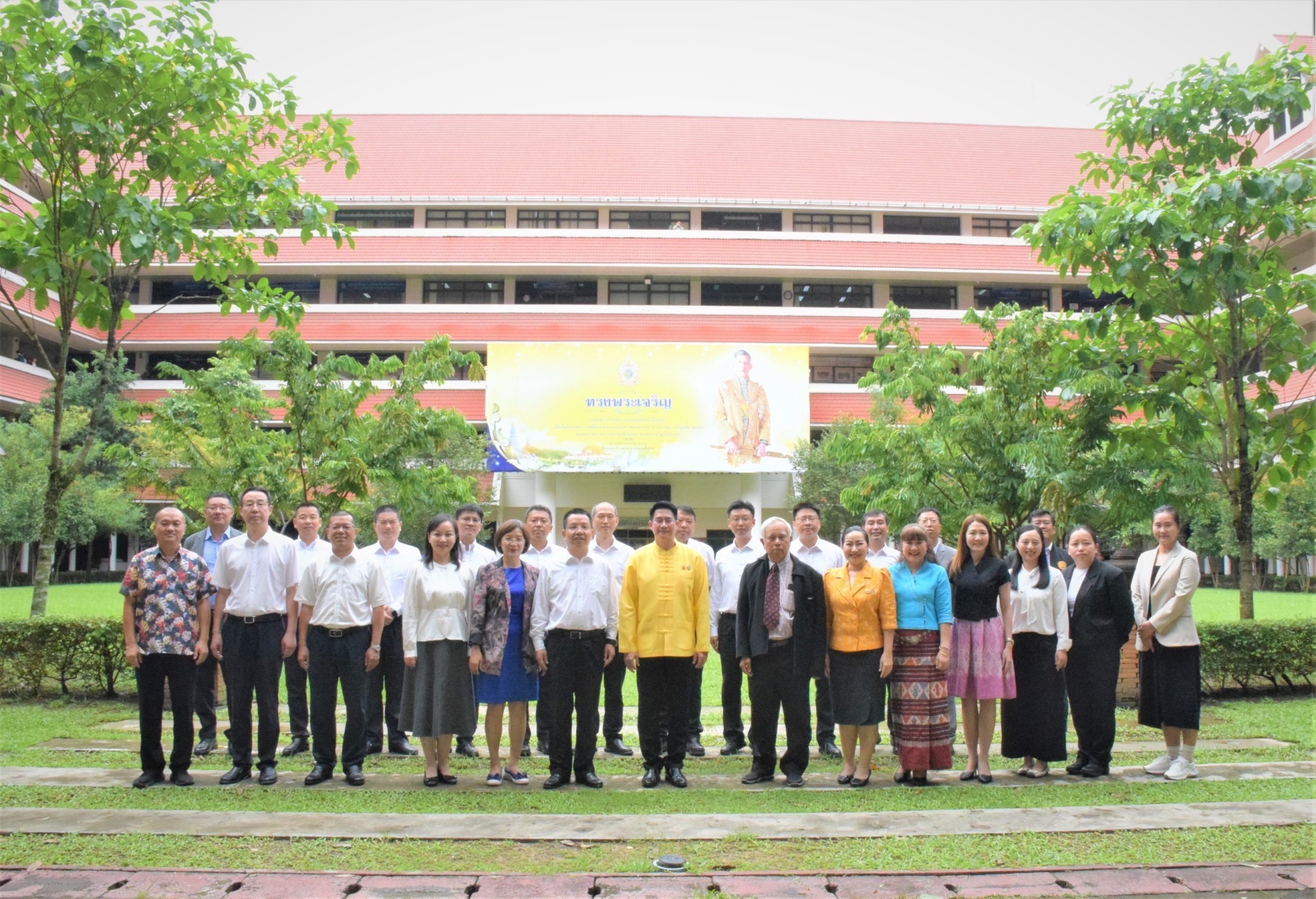 หัวหน้าสำนักงานหนังสือเดินทางฯ เชียงใหม่ร่วมต้อนรับรองประธานศาลสูงสุด ...